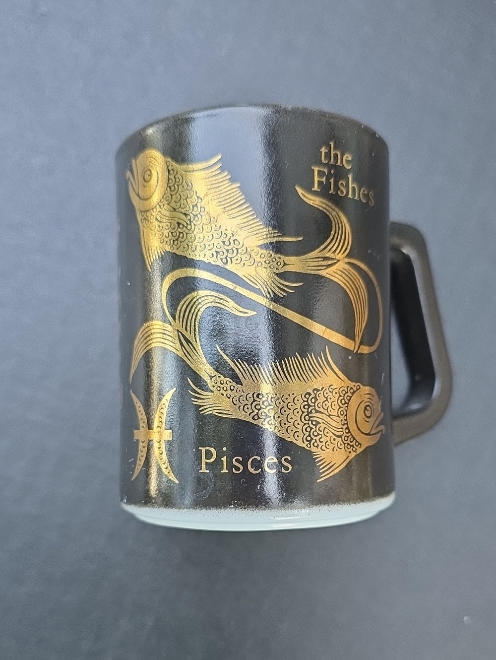 Vintage Federal Pisces The Fishes Zodiac Astrology Black and Gold Coffee Mug Cup